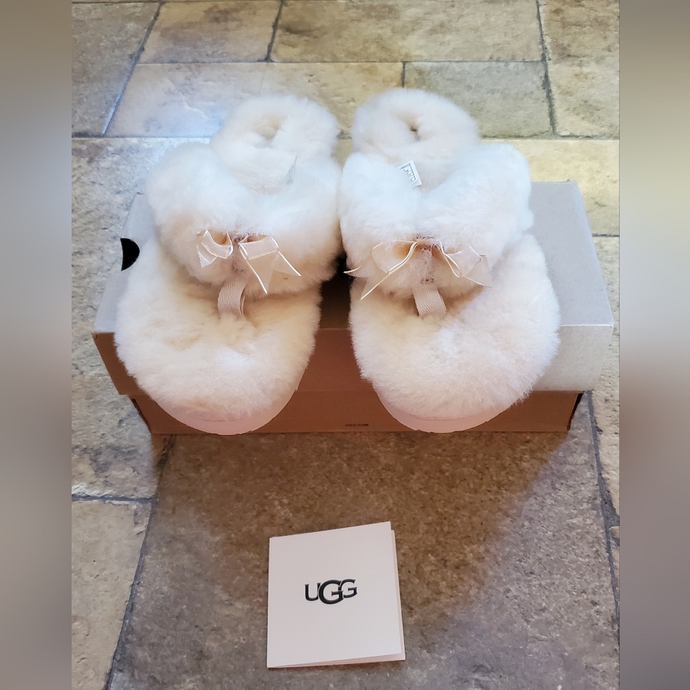 UGG Fluff Natural Color Flip Flops size 8